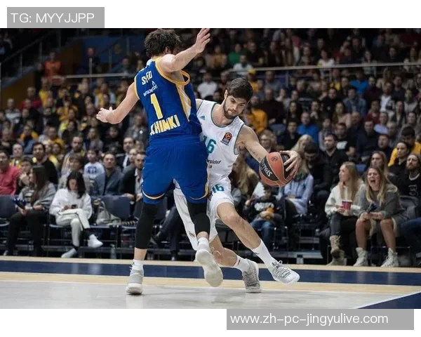 霍福德对决明星球员展现篮球智慧与团队合作的精彩瞬间